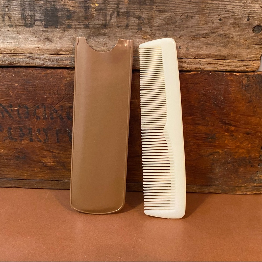 Vintage White Comb with Pleather Case